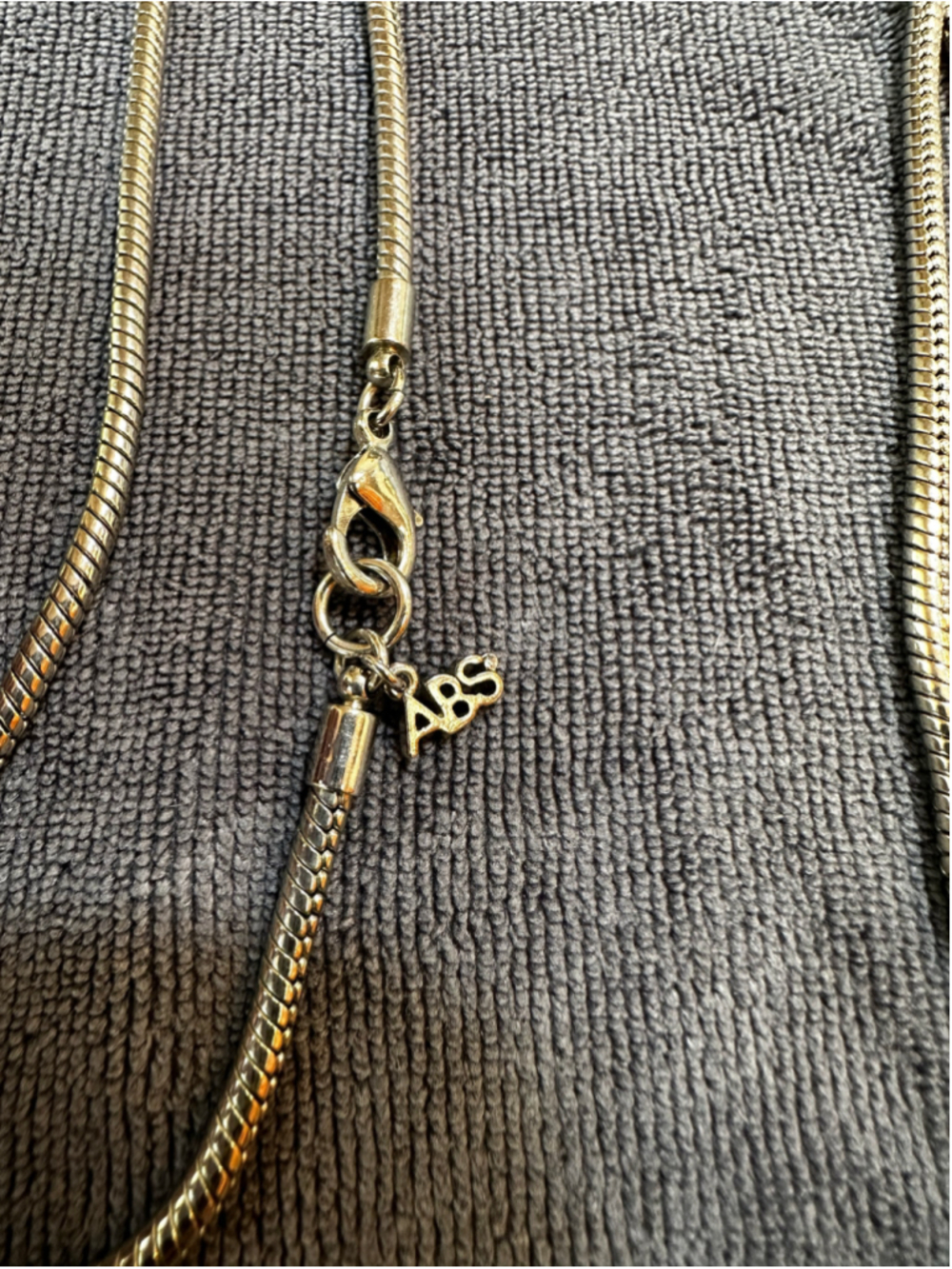 ABS Silver and Black Tone Shimmer Pendant Necklace - Picture 4 of 4